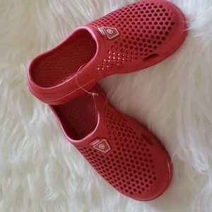 Viyear Unisex Pbrj Sandals, Red
Size 5Y
New without tags